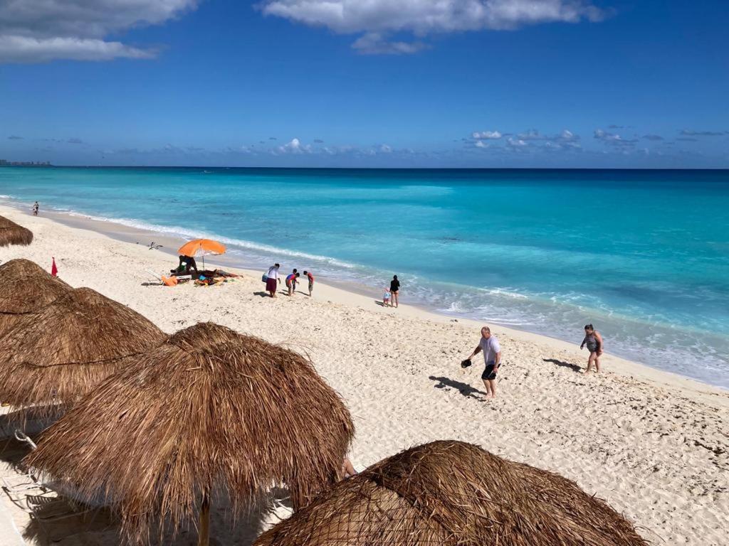 Cancun Oceanfront, Entire Apartment Exterior photo