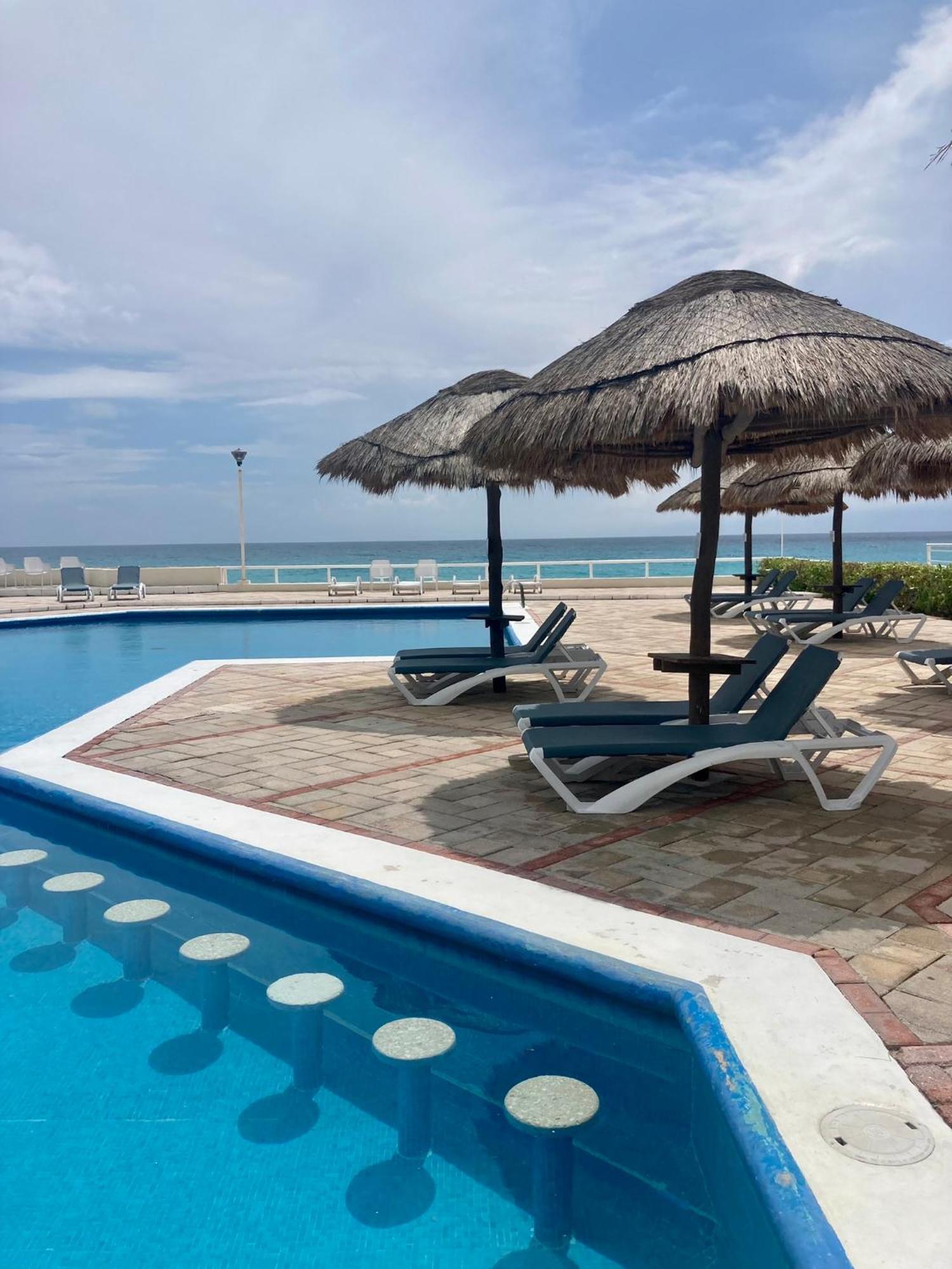 Cancun Oceanfront, Entire Apartment Exterior photo